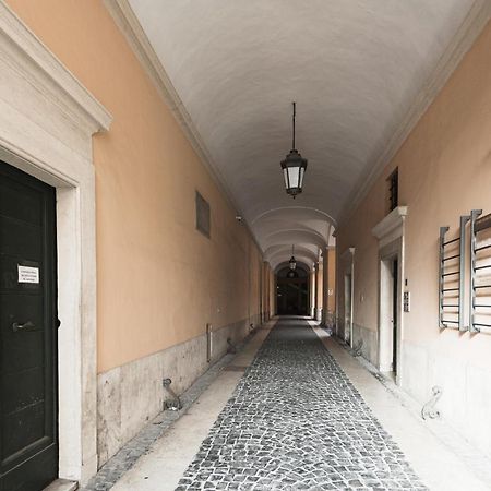 Charming Penthouse In Piazza Venezia With Terrace Lägenhet Rom Exteriör bild