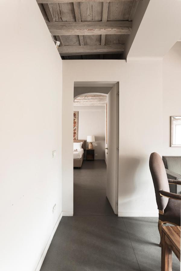 Charming Penthouse In Piazza Venezia With Terrace Lägenhet Rom Exteriör bild